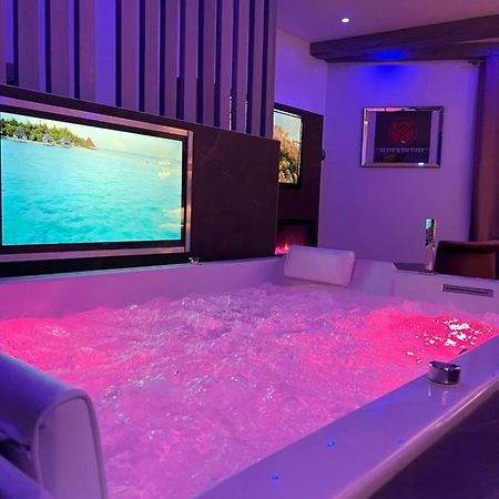 Appartamento Chic & Jacuzzi Givors Esterno foto
