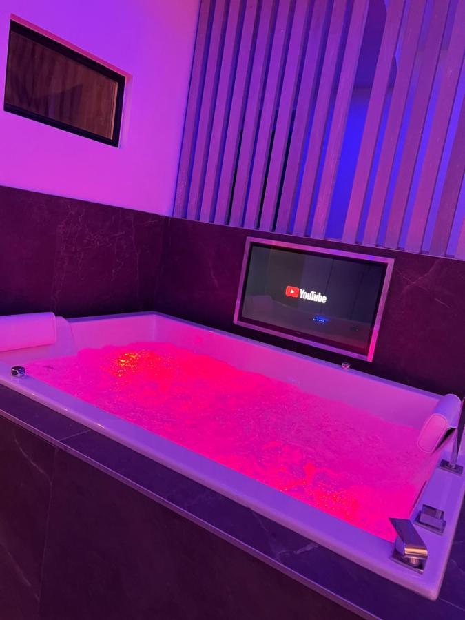 Appartamento Chic & Jacuzzi Givors Esterno foto