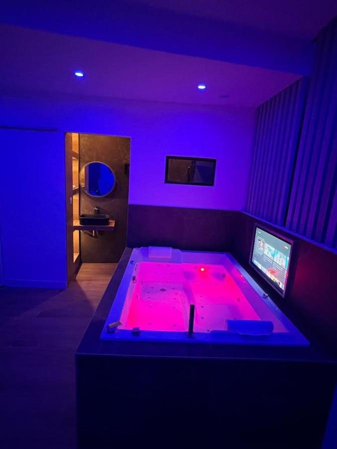 Appartamento Chic & Jacuzzi Givors Esterno foto